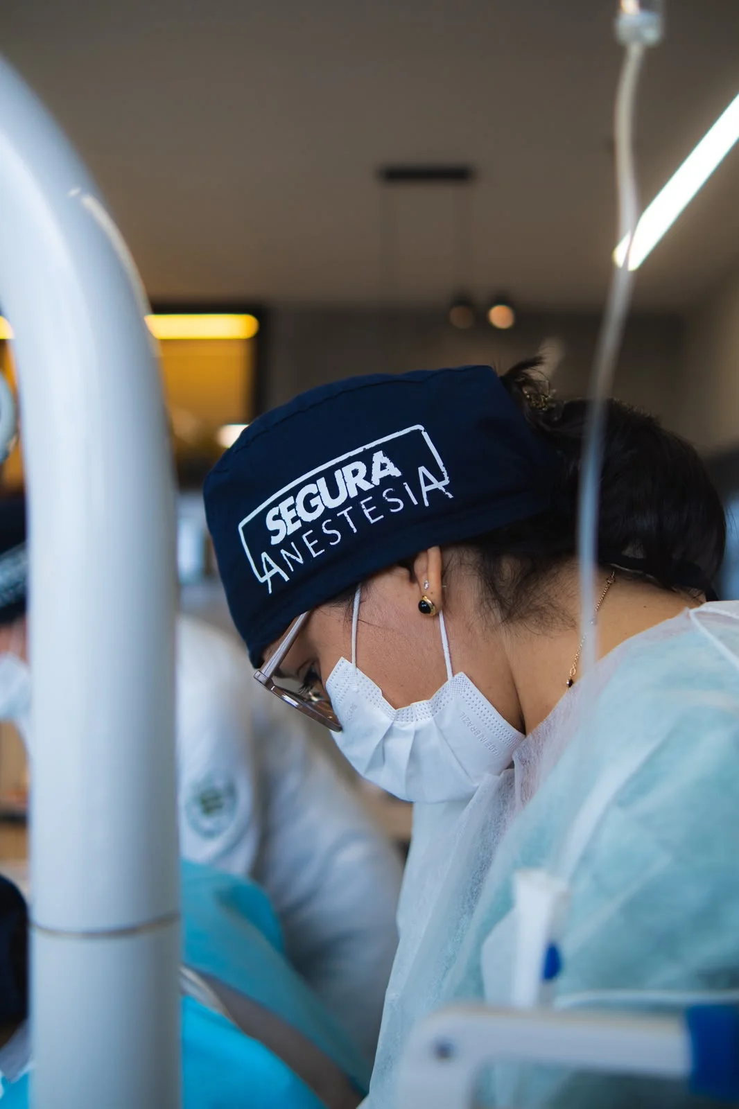 Profissional da Segura durante assistência em consultório